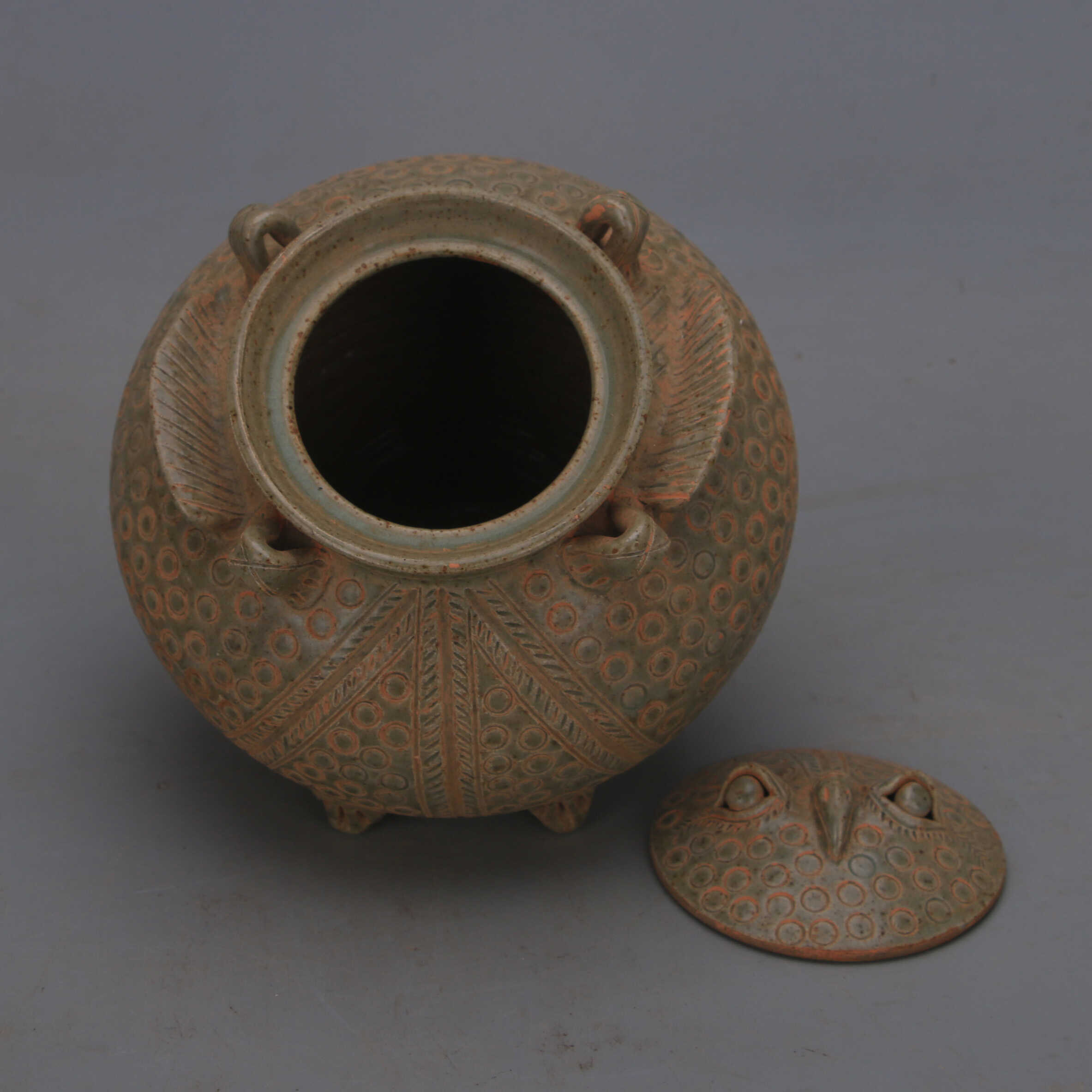Tang Dynasty Yue Ware Celadon  - огляд і ціна Vintage Collectible Pottery